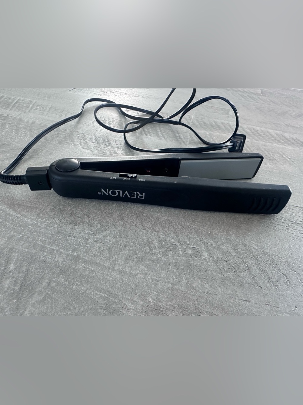 Revlon Essential Straight Quick And Smooth 1" Flat Iron 400F -RVST2043 Travel